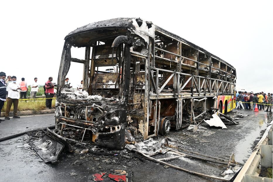 Índia: Passageiros morrem em incêndio de autocarro após colisão perto de Kurnool