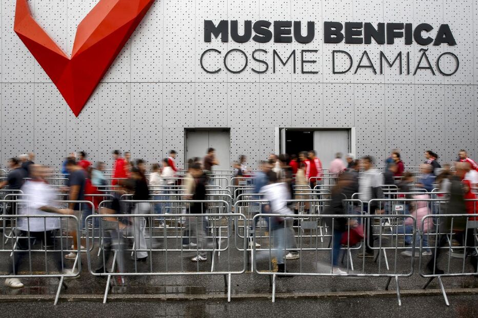 Mais de 42 mil sócios votam nas eleições do Benfica, no Estádio da Luz