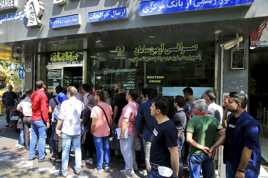 Irão nacionaliza Banco Ayandeh devido a dívidas e perdas acumuladas