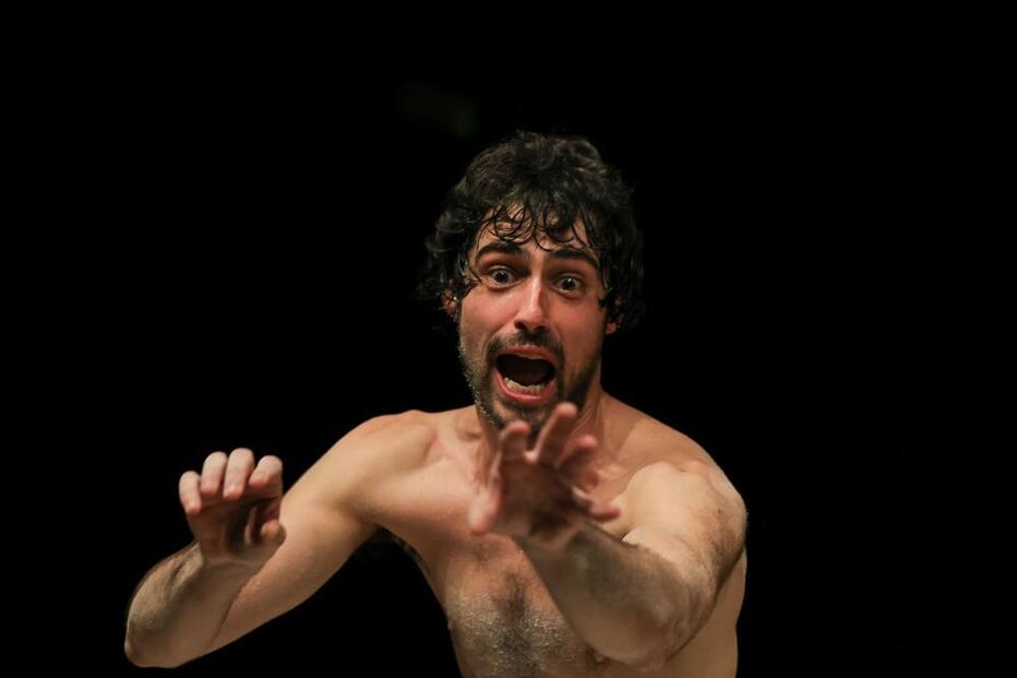 Rogério Vale e Francisco P. Almeida numa peça de Fernando Arrabal na Comuna, em Lisboa