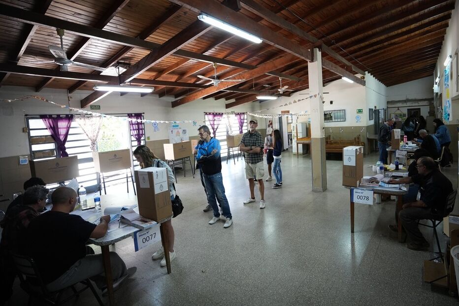 Eleições legislativas na Argentina com vitória da oposição peronista em Buenos Aires