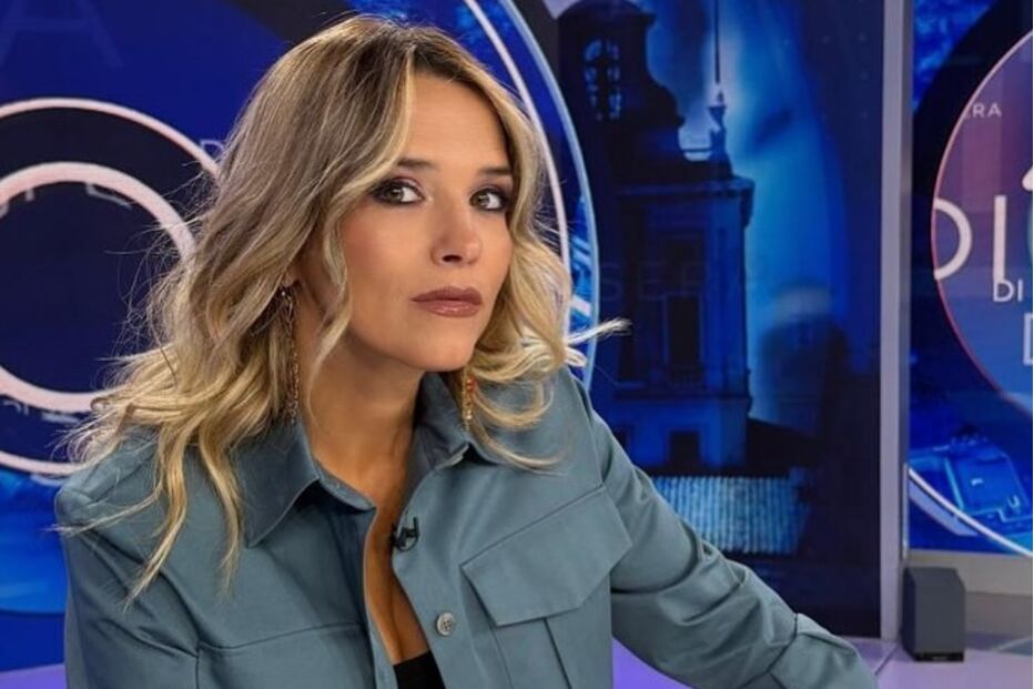Apresentadora surge em estúdio televisivo