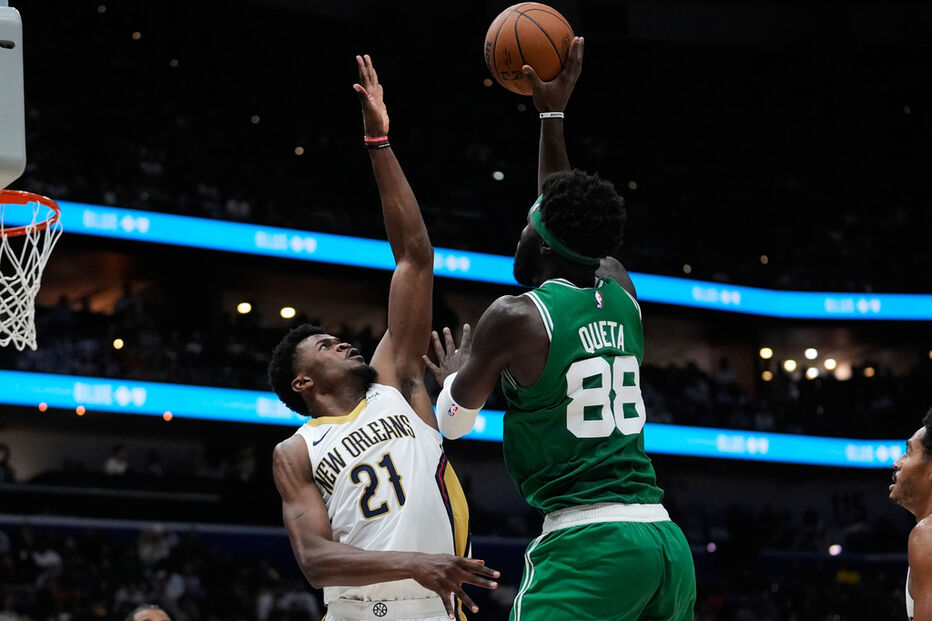 Neemias Queta marca seis pontos na vitória dos Celtics contra Pelicans, em Nova Orleães