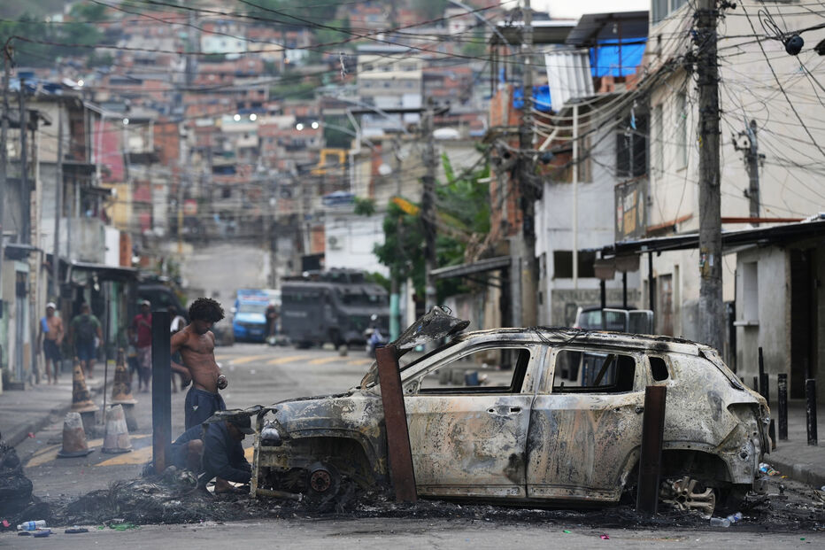 Após megaoperação policial no Rio de Janeiro, carro incendiado e represálias