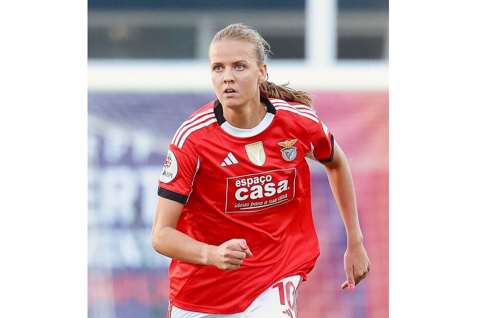 Futebolista do Benfica em jogo