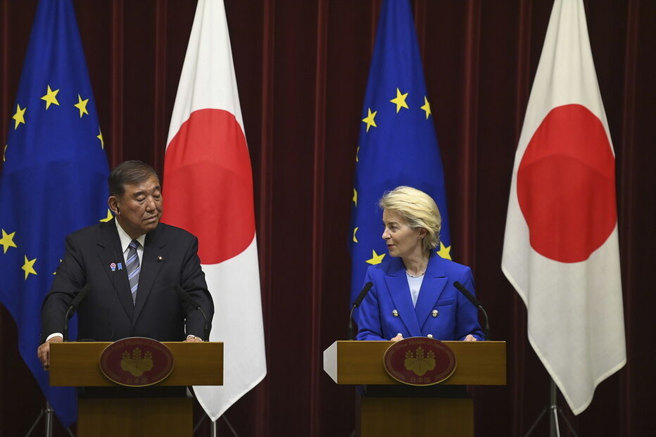 Ursula von der Leyen e Sanae Takaichi reforçam a amizade entre UE e Japão