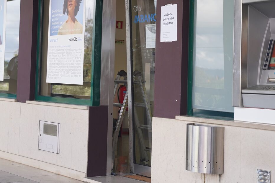 Agência do Eurobic em Leiria encerrada após assalto