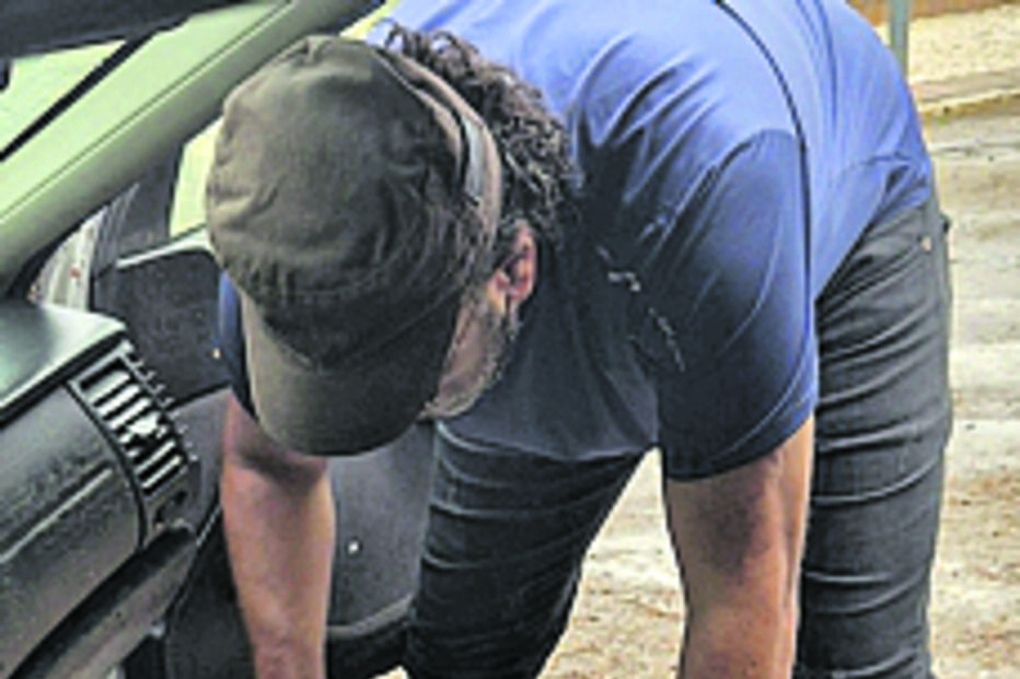 Proprietários retiraram água acumulada dos carros