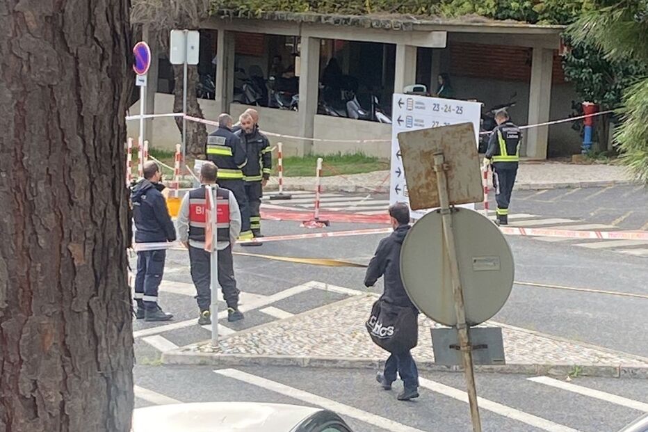 Alerta no Aeroporto de Lisboa devido a derrame de ácido sulfúrico na Galp.
