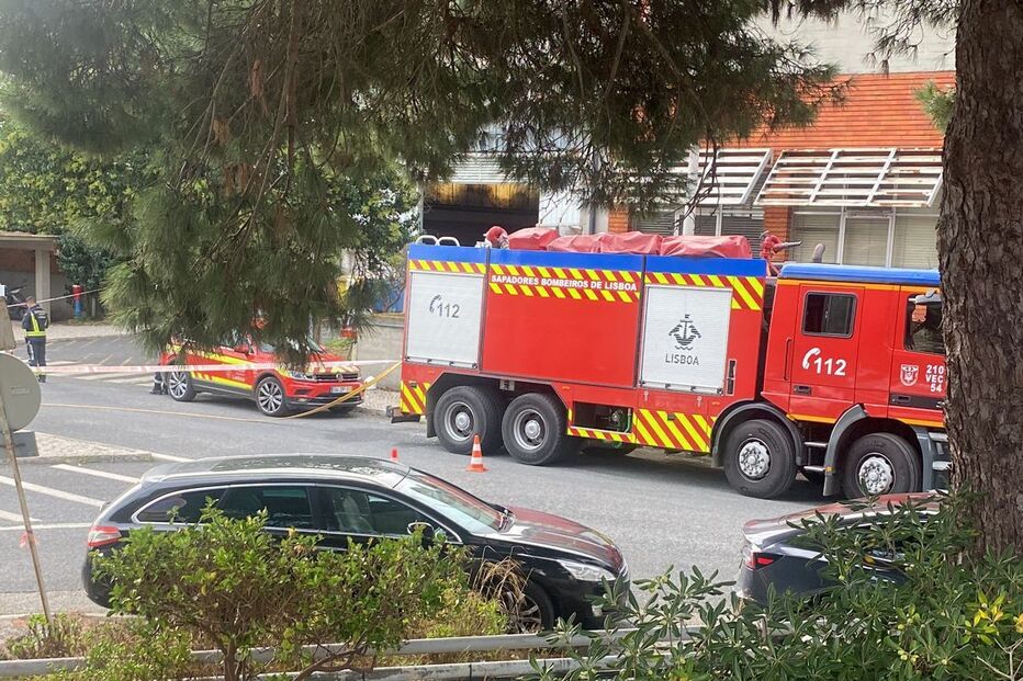 Alerta no Aeroporto de Lisboa devido a derrame de ácido sulfúrico na Galp