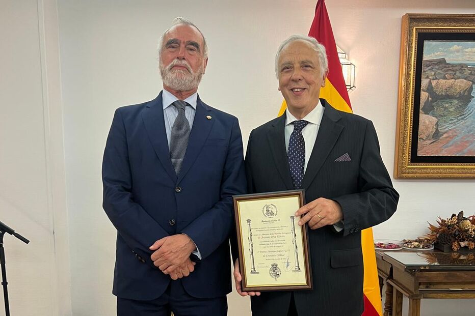 Alonso Puertas recebe prémio TCII de tradução do Colégio de Tradutores