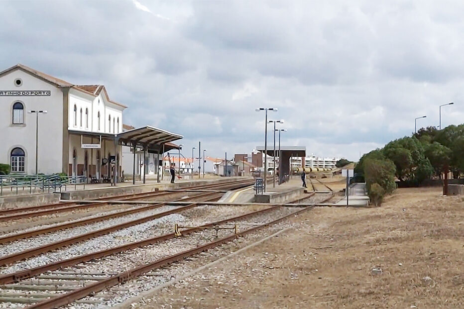 A Polícia Judiciária investiga sabotagem na linha férrea de São Martinho do Porto