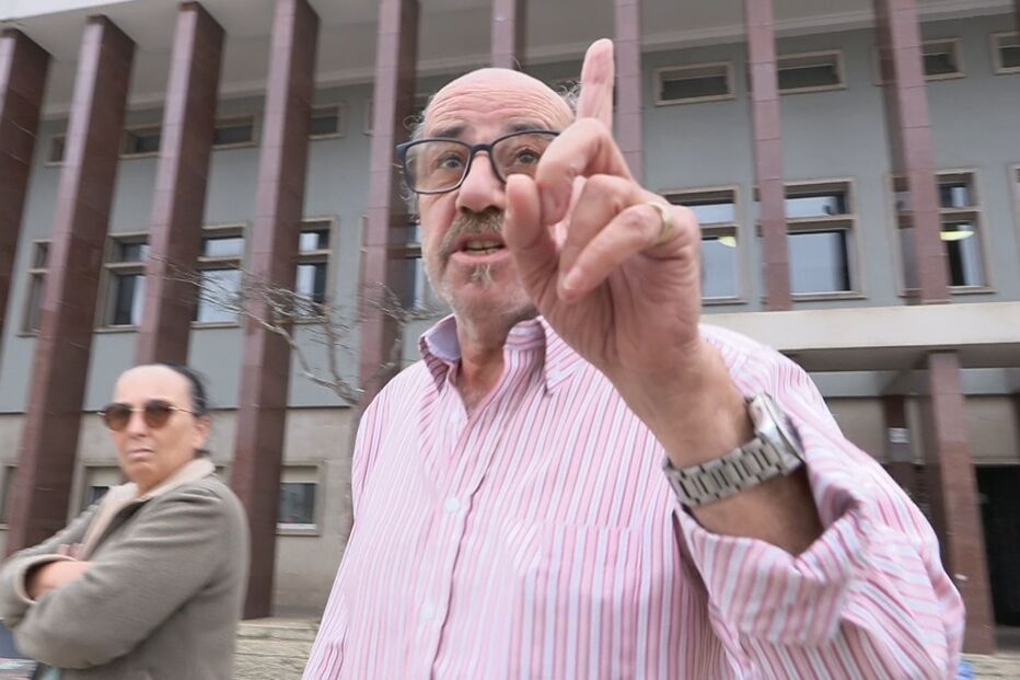 Senhorio de Aveiro lamenta mortes em quarto alugado e iliba companheira de responsabilidade.
