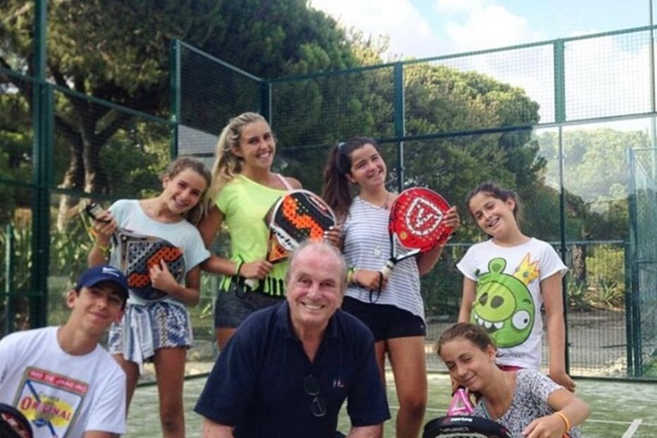 Família Balsemão junta-se em campo de padel após homenagem no cemitério