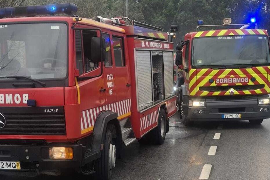 Carga de camião destruída pelas chamas na Maia