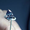 <![CDATA[ Diamante raro ‘Mellon Blue’ foi vendido por 22 milhões de euros num leilão na Suíça ]]>