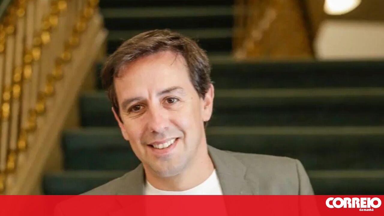 Manuel Marques portrays José Sócrates on stage