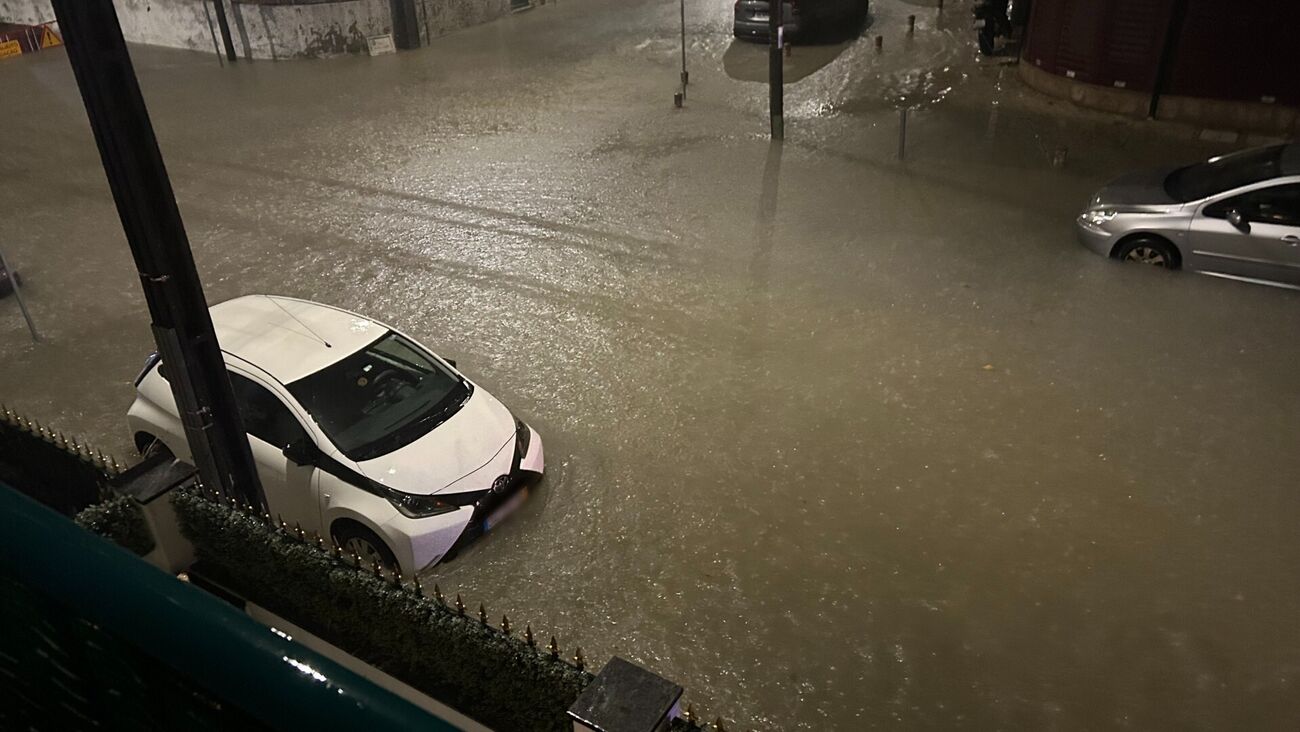 Rua inundada na Quinta do Conde, Sesimbra