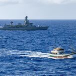 Embarcações da Marinha Portuguesa no oceano Atlântico