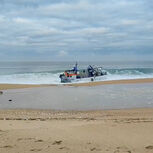Barco com sete pescadores a bordo naufraga ao largo de Sines