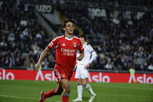 Remates certeiros na cidade berço de Portugal dão vitória ao Benfica