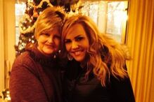 Homicídio chocante! Estrela da televisão detida após matar a mãe à facada no Halloween