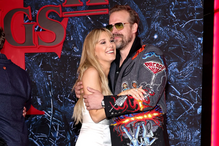 Escândalo em 'Stranger Things': Millie Bobby Brown acusa colega David Harbour de assédio e bullying