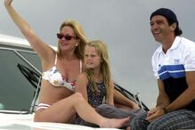 Melanie Griffith, Antonio Banderas e a filha num barco