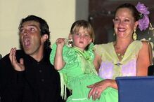 Melanie Griffith, Antonio Banderas e filha num evento em Hollywood