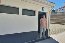 Jovem agredido em Seia por amigos numa casa de banho pública. GNR identificou seis agressores