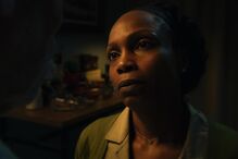 Hermínia, a cuidadora do filme 