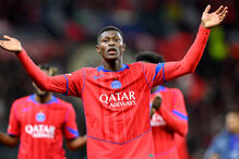 Nuno Mendes sofre entorse no joelho esquerdo e desfalca PSG e Seleção nas próximas semanas