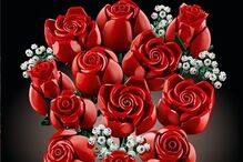 Conjunto LEGO Botanical Collection Bouquet of Roses, com 822 peças para construir um ramo de rosas