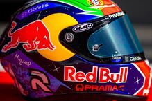 Miguel Oliveira compete em Portimão com um capacete especial Red Bull e cores de Portugal.
