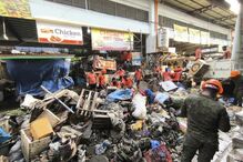 Após o tufão Kalmaegi, equipas limpam mercado nas Filipinas e Vietname