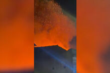 Incêndio em três prédios causa desalojados no Seixal