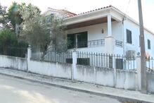 Mulher morre esmagada no elevador do lar 