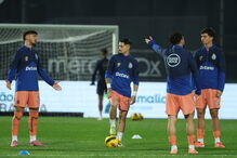 Jogadores do FC Porto preparam-se para o jogo contra o Famalicão