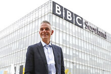 Diretor-geral da BBC e diretora da BBC News demitem-se após polémica com edição de partes de discurso de Donald Trump