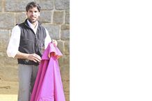 Cayetano Rivera sofre acidente de viação em Sevilha e teste de alcoolemia deu positivo.
