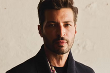 Ator hospitalizado após ingerir gasolina acidentalmente