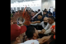 Manifestantes rompem cordão de segurança e invadem edifício da COP30