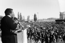 Torres Couto discursa para apoiantes junto à Torre de Belém