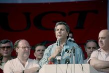 Torres Couto, antigo líder da UGT, discursa num evento