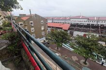 Telhado da estação de Santa Apolónia voa devido ao vento forte