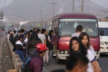 Pelo menos 38 mortos em queda de autocarro no Peru