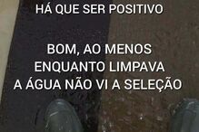 Limpar a água em vez de ver a seleção é manter o pensamento positivo