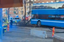 Detido motorista do autocarro que colidiu contra uma paragem na Suécia. Há vários mortos e feridos 