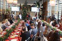 Convívio à mesa e oradores como Margarida Graça Santos e Filipa Appleton