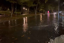 Chuva intensa deixa estradas alagadas junto a Jardim de Arca D'Água no Porto